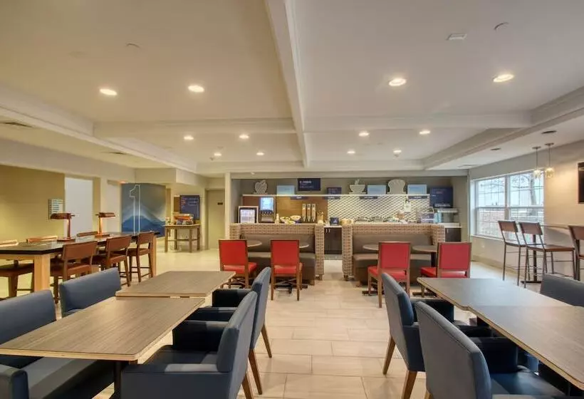 Holiday Inn Express Hotel & Suites Oshkosh   State Route 41, An Ihg