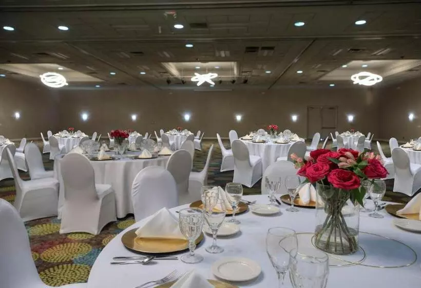 Отель Holiday Inn Express Janesville I 90 & Us Highway 14, An Ihg