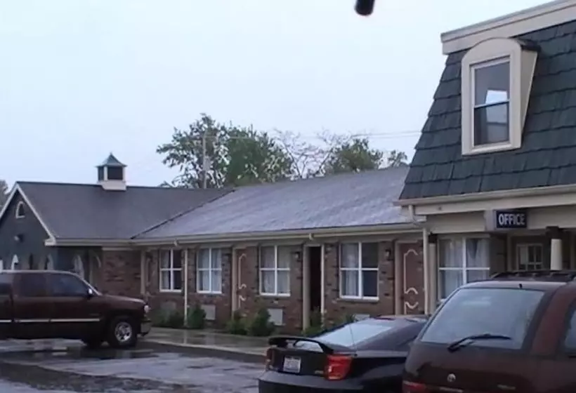 فندق Hometown Inn Galion