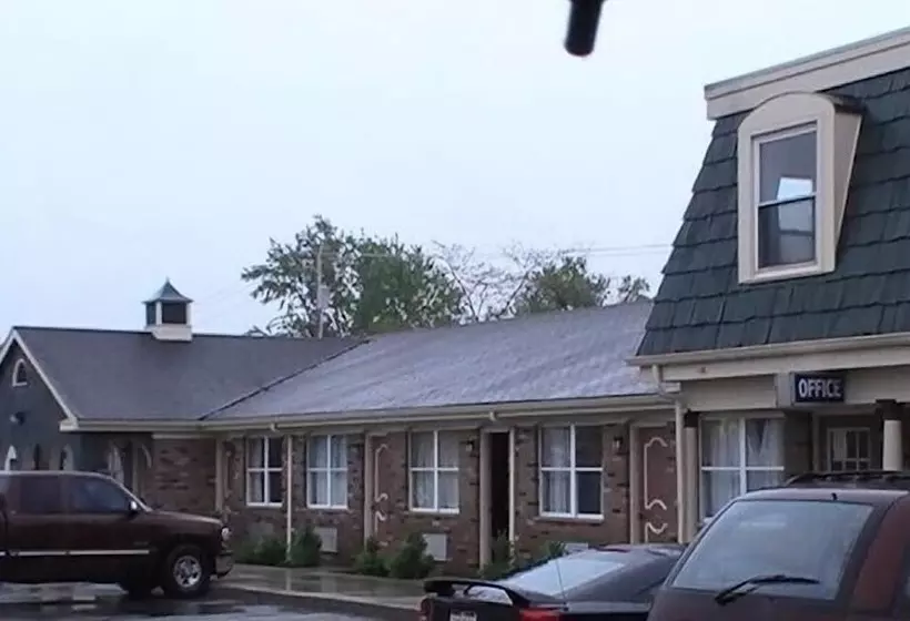 فندق Hometown Inn Galion