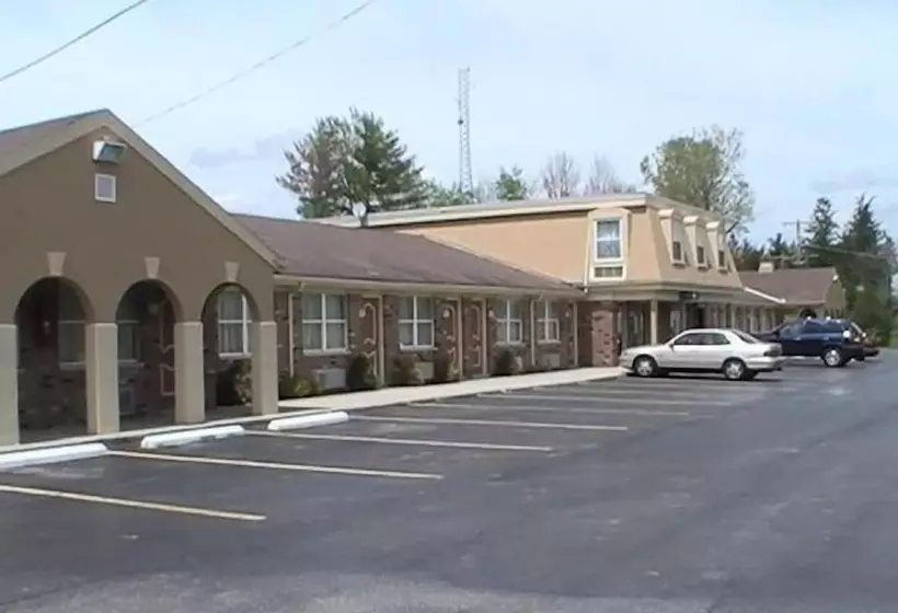 فندق Hometown Inn Galion