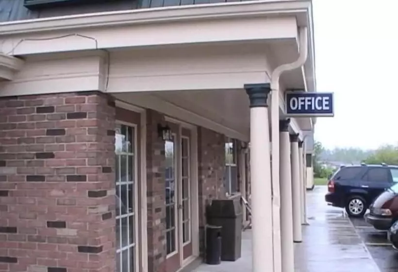 فندق Hometown Inn Galion