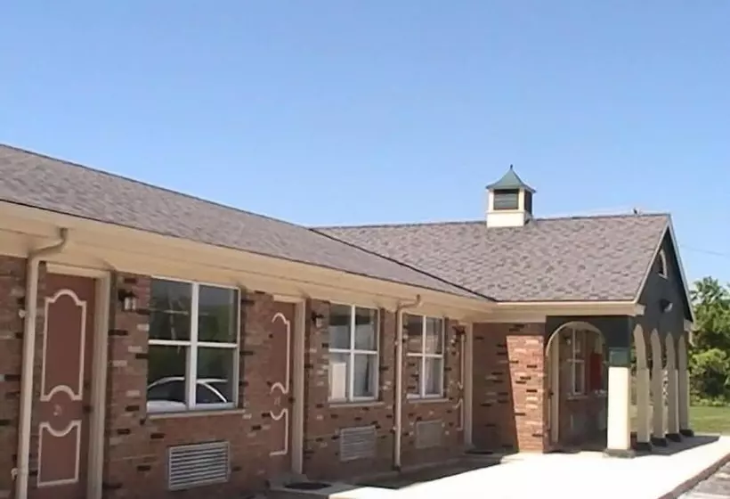 فندق Hometown Inn Galion