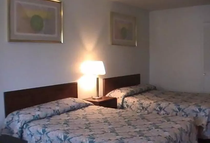 فندق Hometown Inn Galion