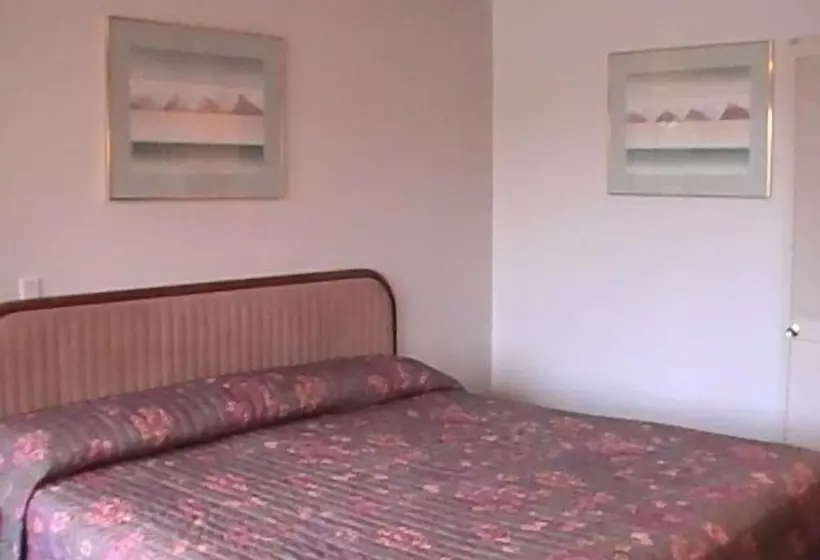 فندق Hometown Inn Galion