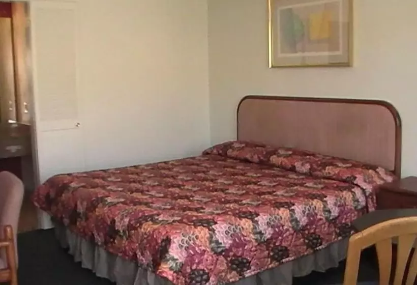 فندق Hometown Inn Galion