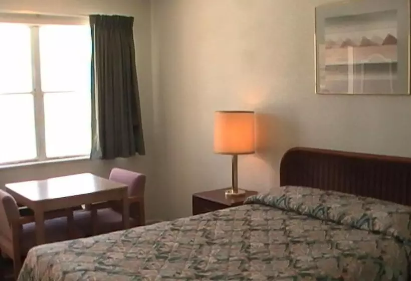 فندق Hometown Inn Galion