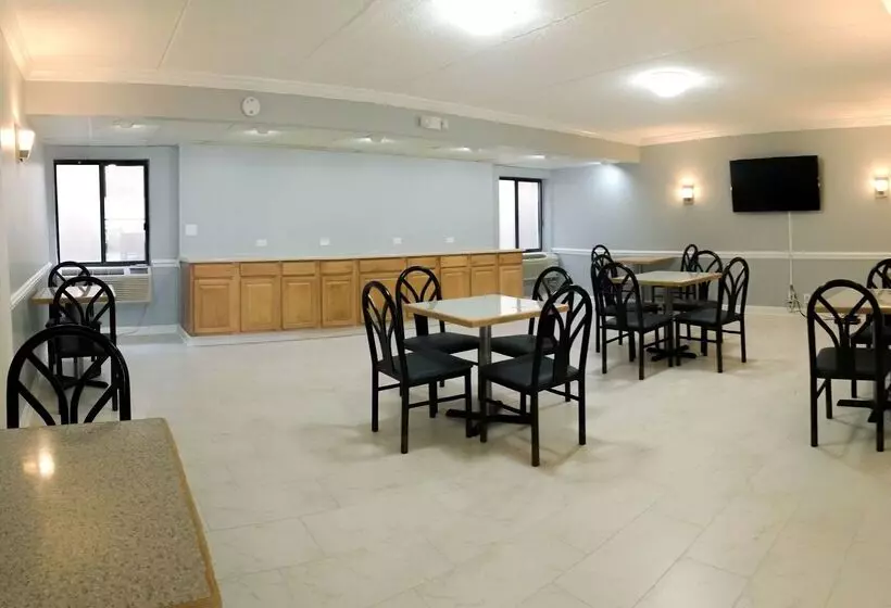 فندق Howard Johnson By Wyndham Waukegan Great Lakes