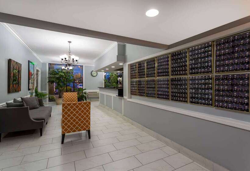 בית מלון כפרי Howard Johnson By Wyndham Waukegan Great Lakes