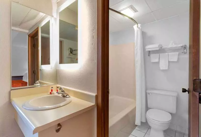 فندق Howard Johnson By Wyndham Waukegan Great Lakes