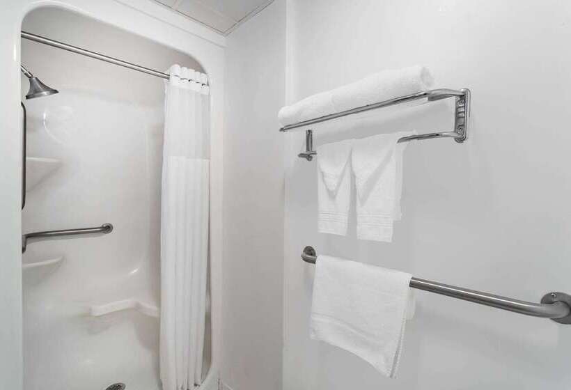 בית מלון כפרי Howard Johnson By Wyndham Waukegan Great Lakes