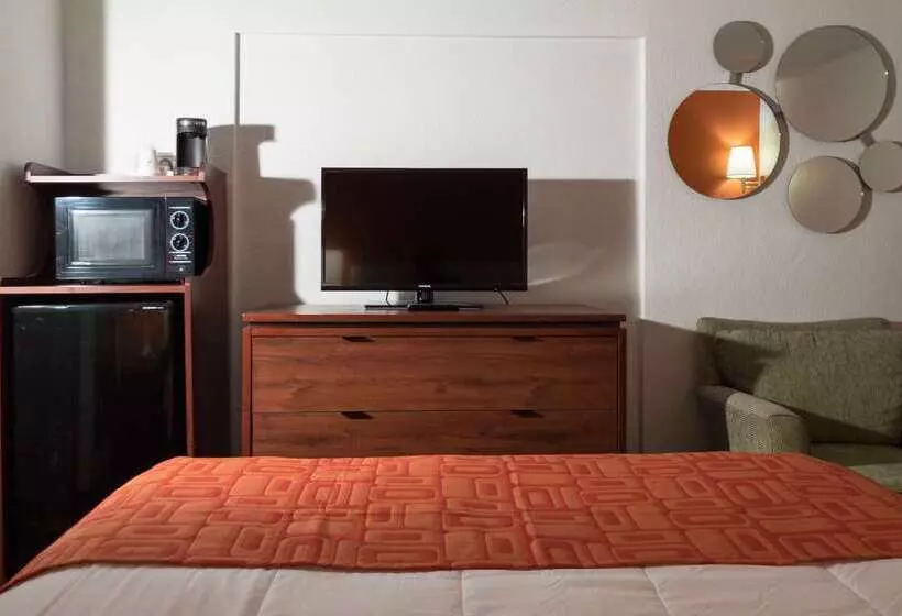 فندق Howard Johnson By Wyndham Waukegan Great Lakes