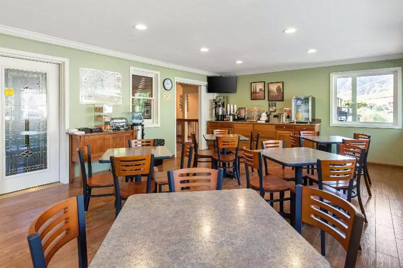 Отель Rodeway Inn