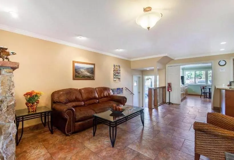 Отель Rodeway Inn