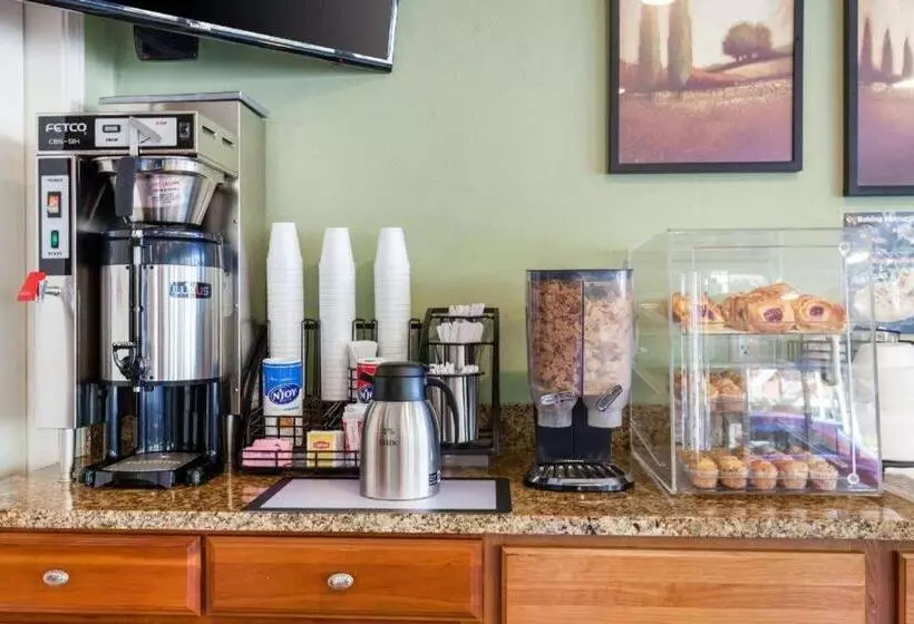 Отель Rodeway Inn