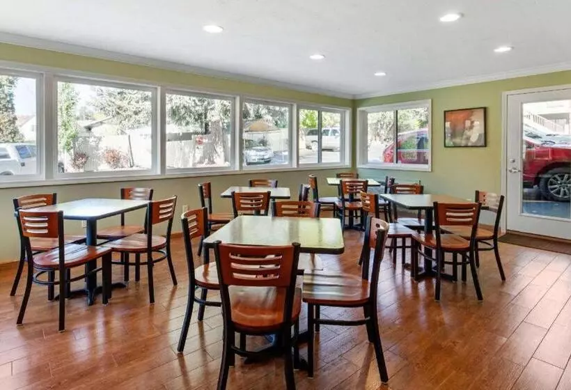 Отель Rodeway Inn