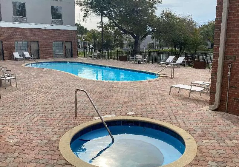 هتل Country Inn & Suites By Radisson, Rj Stadium   Tampa Airport East