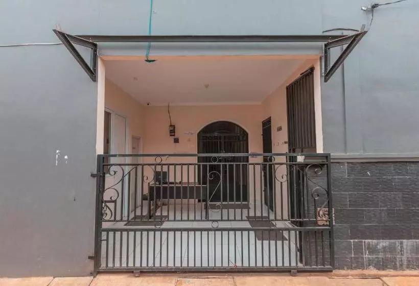 Hotelli Oyo 1841 Kathyrn Residence