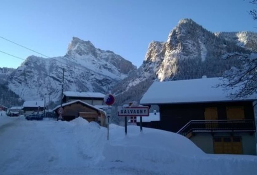 هتل Village Vacances Le Salvagny