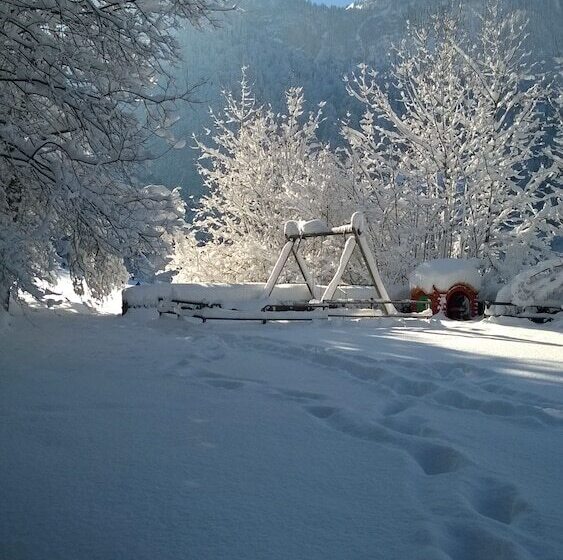 هتل Village Vacances Le Salvagny