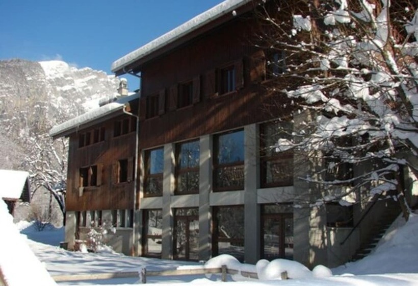 هتل Village Vacances Le Salvagny