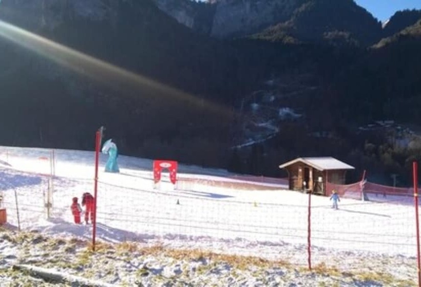 هتل Village Vacances Le Salvagny