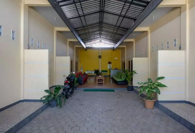 Hotelli Reddoorz Near Universitas Cokroaminoto Palopo