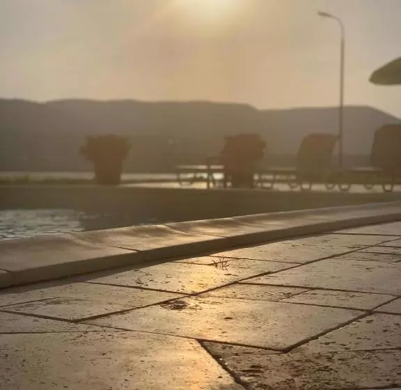 Riviera By Queens Hotel And Resort