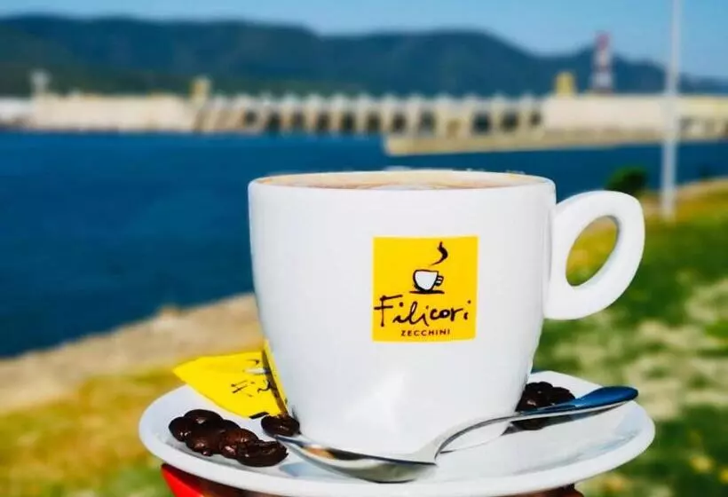 Riviera By Queens Hotel And Resort