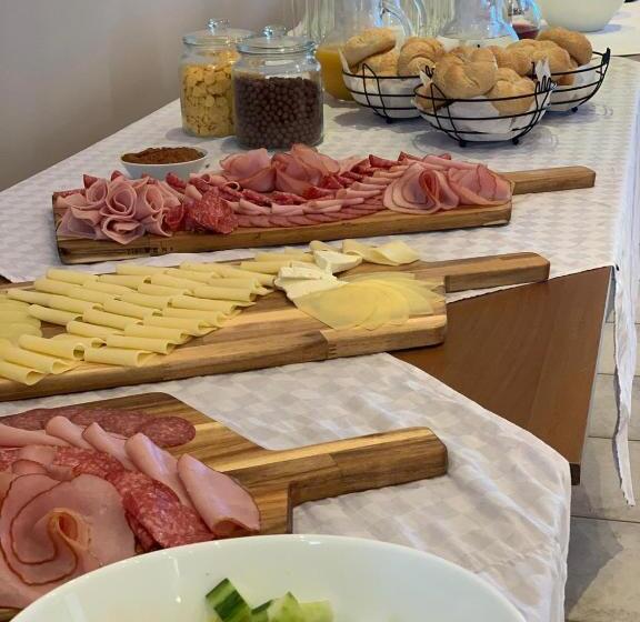 Riviera By Queens Hotel And Resort