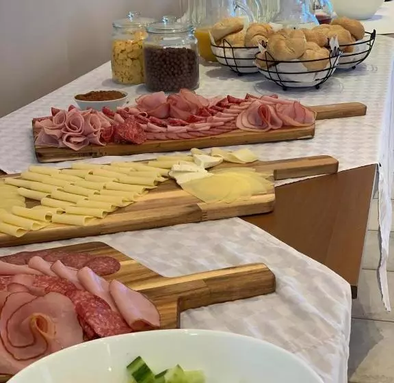 Riviera By Queens Hotel And Resort