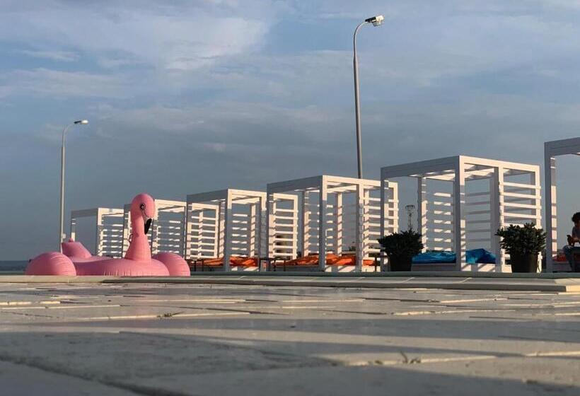 Riviera By Queens Hotel And Resort