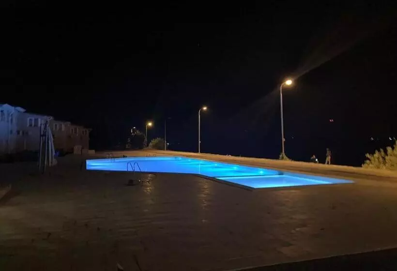 Riviera By Queens Hotel And Resort