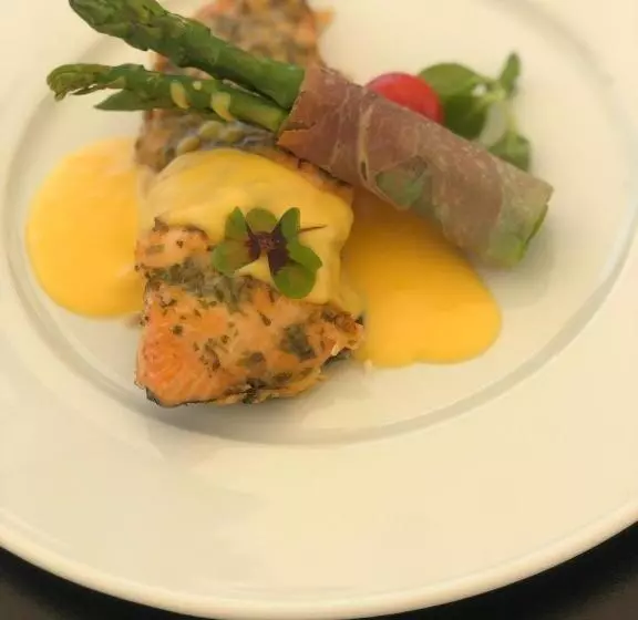 Riviera By Queens Hotel And Resort