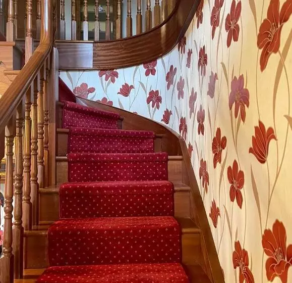 تختخواب و صبحانه Greenfields Country House
