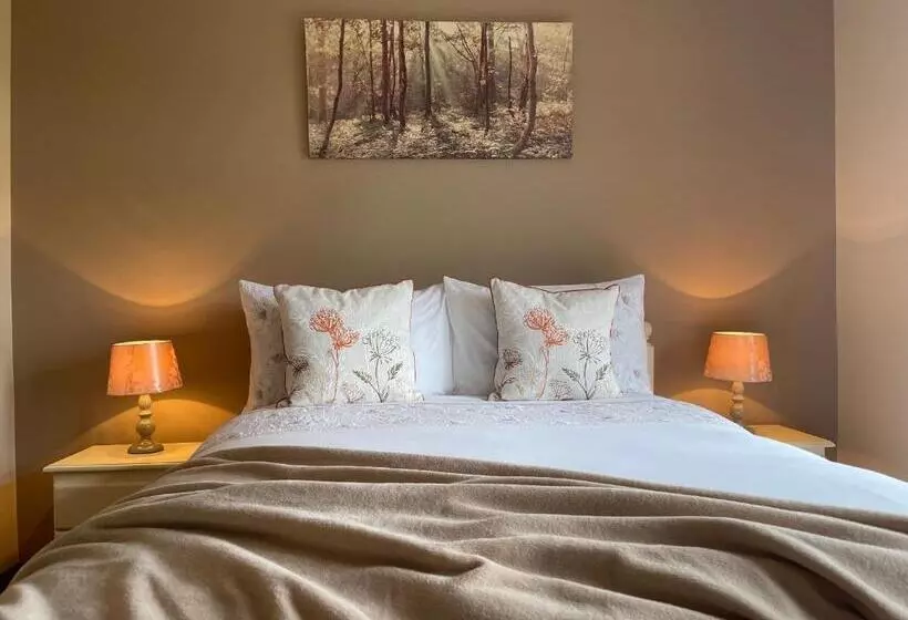 تختخواب و صبحانه Greenfields Country House