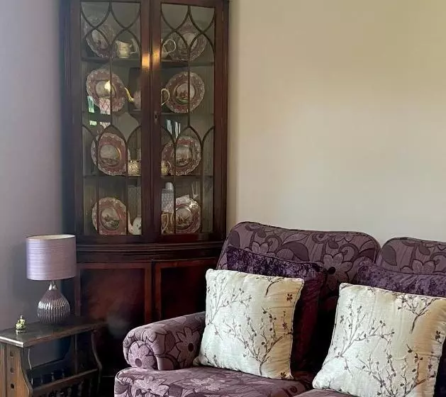 تختخواب و صبحانه Greenfields Country House