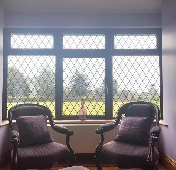 تختخواب و صبحانه Greenfields Country House