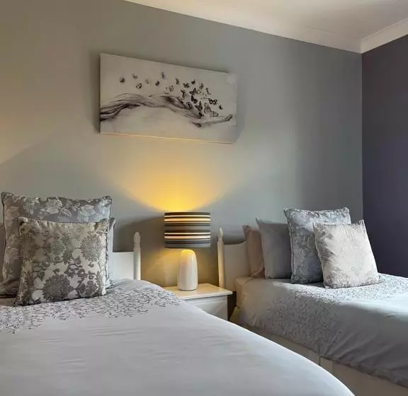 تختخواب و صبحانه Greenfields Country House