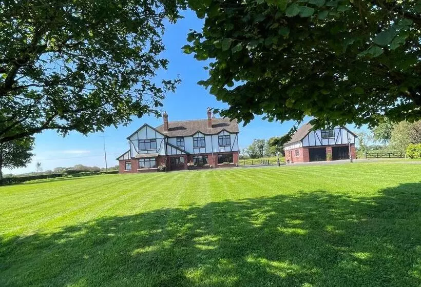 تختخواب و صبحانه Greenfields Country House