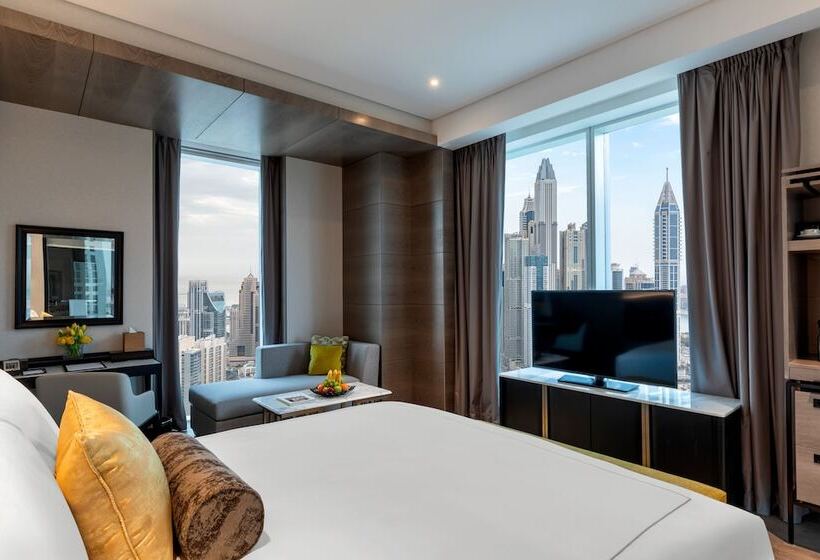 Отель Taj Jumeirah Lakes Towers