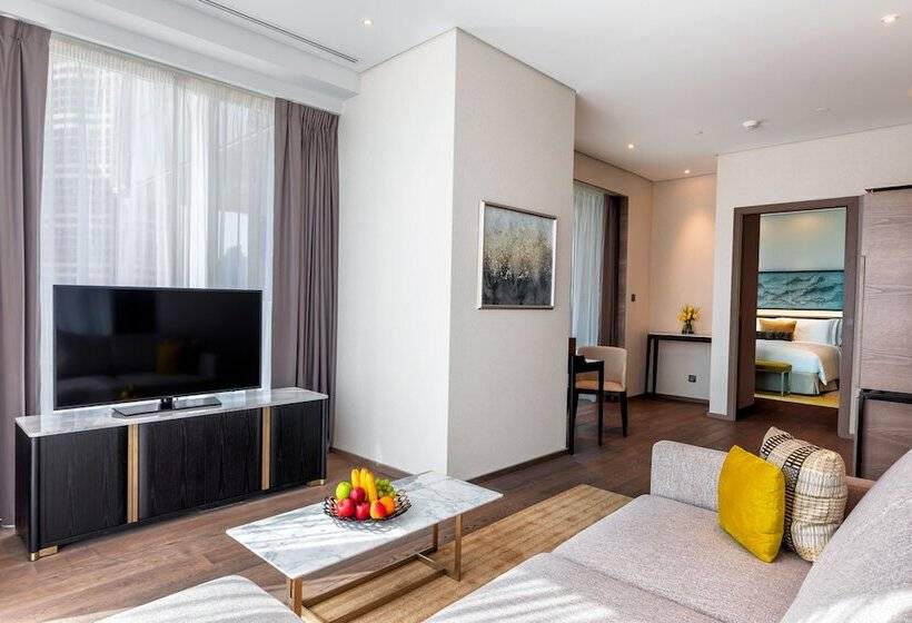 Отель Taj Jumeirah Lakes Towers