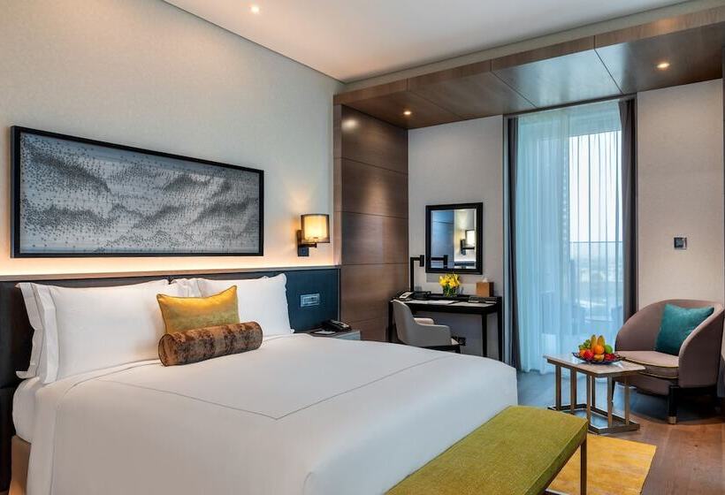 Отель Taj Jumeirah Lakes Towers