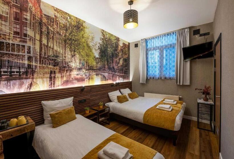 פונדק Historic Centre