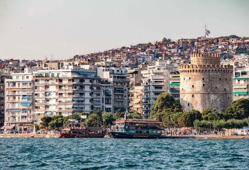 Halu! Stylish & Bright Centre Home