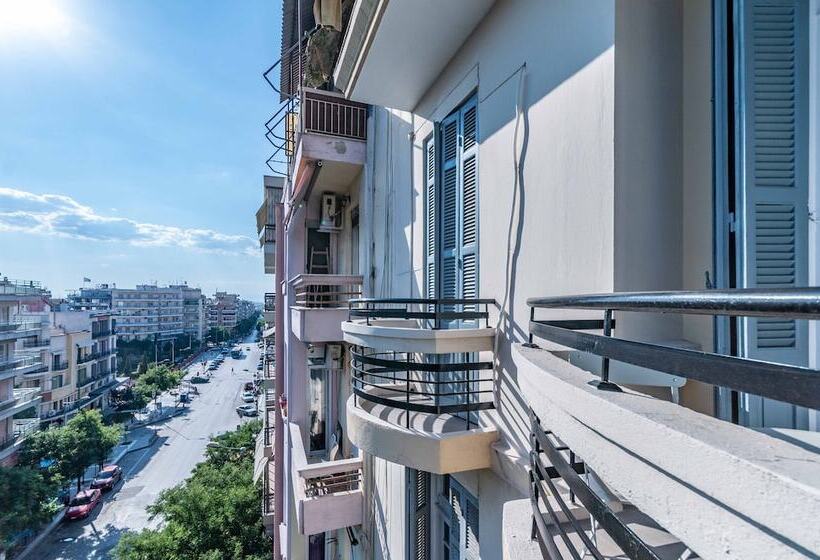 Halu! Stylish & Bright Centre Home