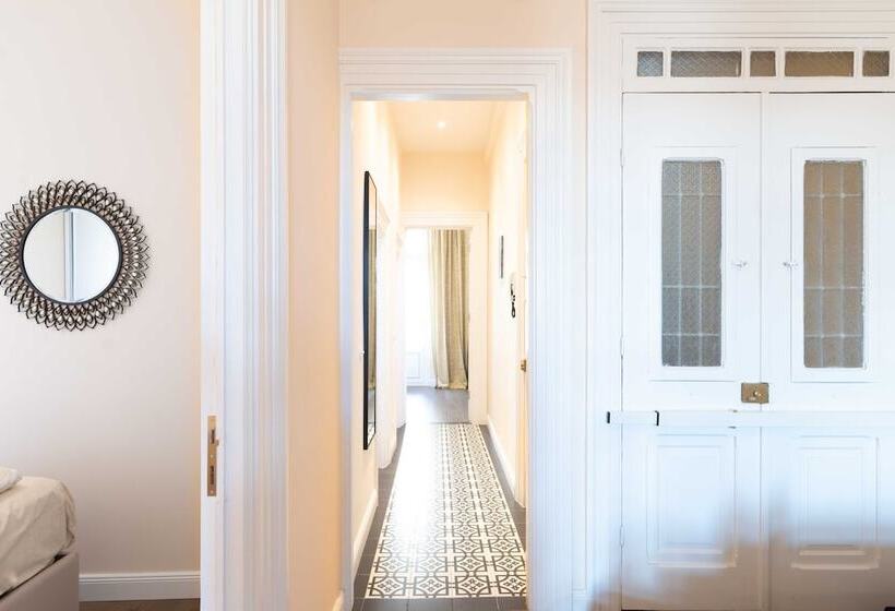 Halu! Stylish & Bright Centre Home