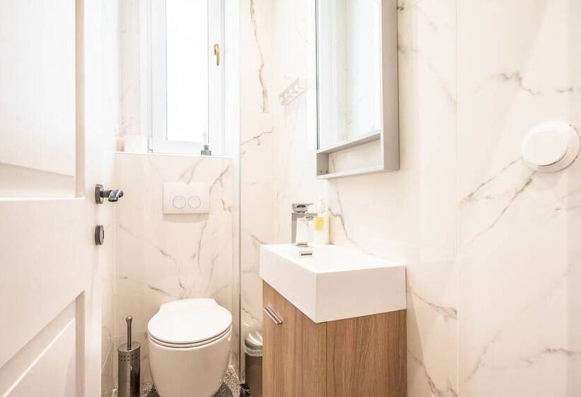 Halu! Stylish & Bright Centre Home