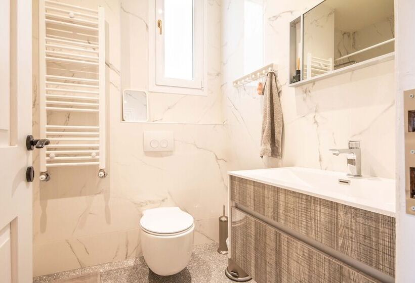 Halu! Stylish & Bright Centre Home