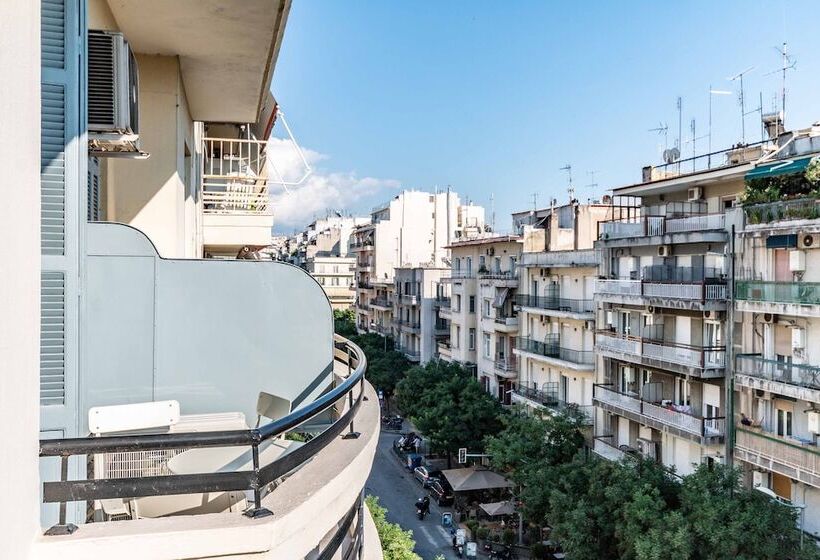 Halu! Stylish & Bright Centre Home